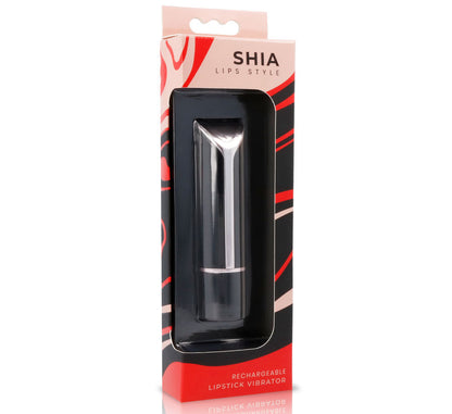 Rossetto vibrante LIPS STYLE - SHIA in confezione con tonalità vivace e lucida, evidenziando il colore brillante sulle labbra.