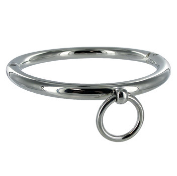 Collana BDSM METAL HARD in metallo con anello di 18 cm, robusta e resistente, ideale per giochi di ruolo e bondage.