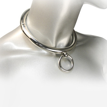 Collana BDSM METAL HARD in metallo con anello, lunga 18 cm, con design robusto e stile audace, ideale per giochi di ruolo e BDSM.