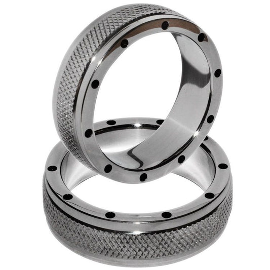 ANELLO in metallo METAL HARD per pene e testicoli, lunghezza 50mm, con superficie robusta e resistente, adatto per uso intimo.