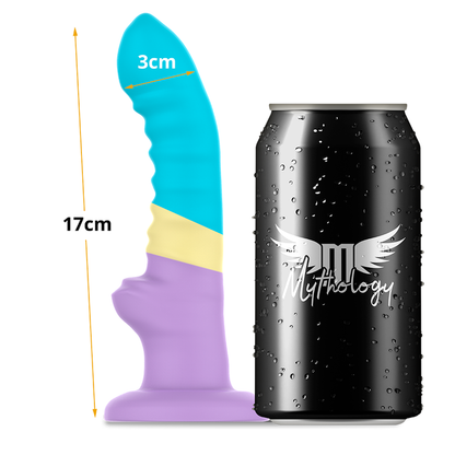 Dildo pastello Colby di Mythology Fantasy Dildo, forma ergonomica e liscia in colori pastello, ideale per piacere personale