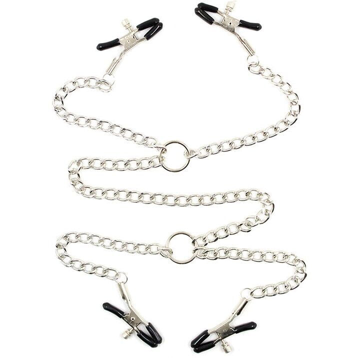Morsetti per capezzoli OHMAMA FETISH con catene, accessorio fetish in metallo con dettagli decorativi, su sfondo neutro.