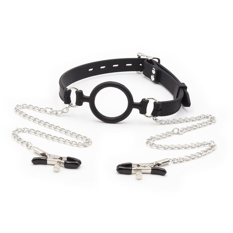 Bavaglio ad anello con catenelle e pinze per capezzoli del brand OHMAMA FETISH, accessori BDSM in pelle e metallo.