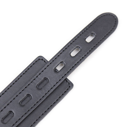 Collana di sottomissione OHMAMA FETISH con tre anelli in metallo, mostra dettagli e finiture della collana BDSM.