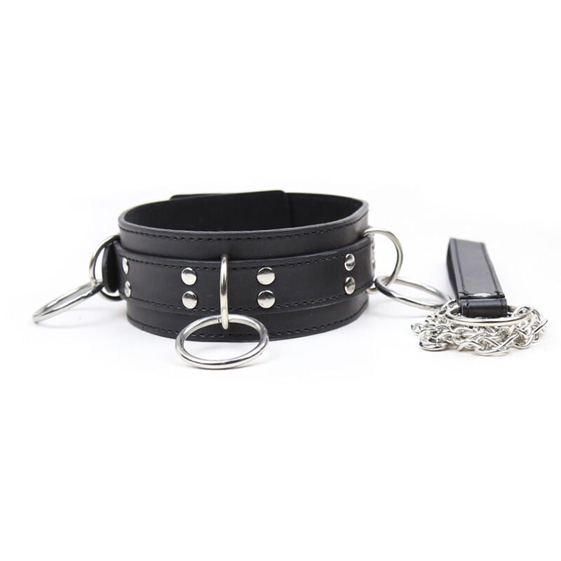 Collana di sottomissione OHMAMA FETISH con tre anelli in metallo, dettagli eleganti e design resistente, perfetta per giochi di ruolo.