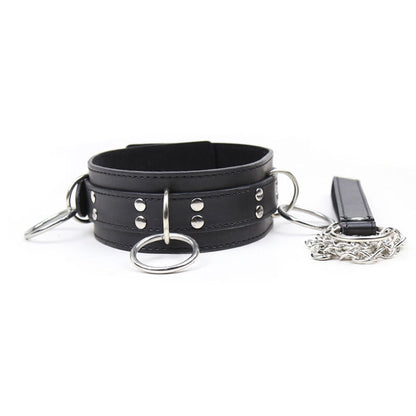 Collana di sottomissione OHMAMA FETISH con tre anelli in metallo, dettagli eleganti e design resistente, perfetta per giochi di ruolo.