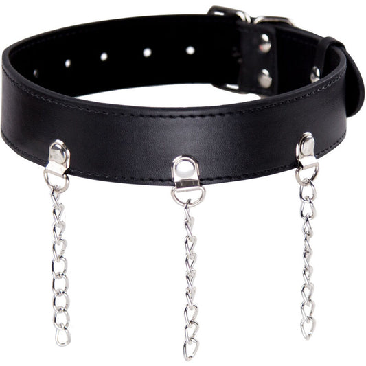 Collana fetish OHMAMA FETISH con anelli metallici, dettaglio di accessorio audace e distintivo in stile fetish.
