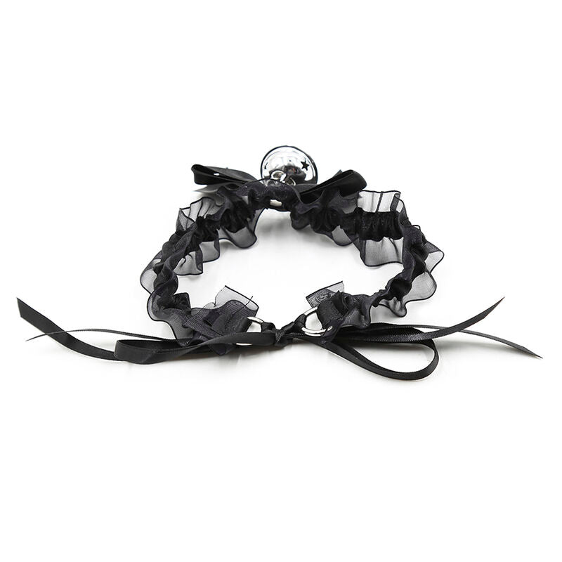 Collana fetish in pizzo OHMAMA FETISH, con dettagli di tessuto trasparente e design elegante, visibile in primo piano.