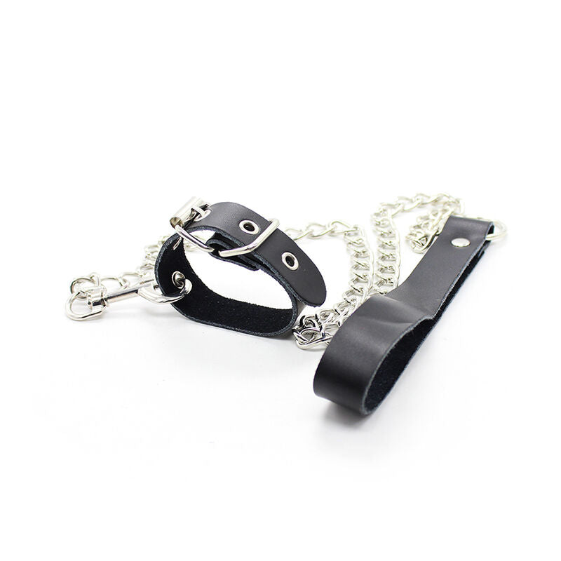Collana per pene e cinturino in pelle con catena in metallo, prodotto OHMAMA FETISH, con dettagli in pelle e metallo.