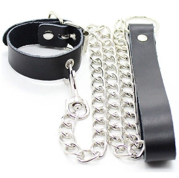 Collana per pene e cinturino in pelle con catena in metallo, prodotto OHMAMA FETISH, con dettagli in pelle e metallo brillante.