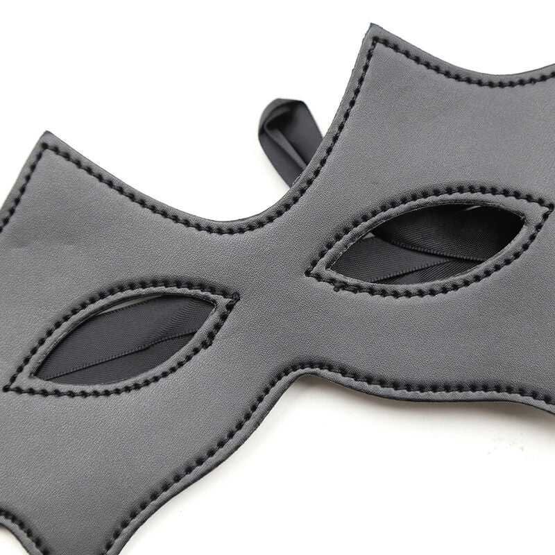 Maschera felina nera di OHMAMA FETISH, con dettagli in tessuto e stile seducente, perfetta per costumi e giochi di ruolo.