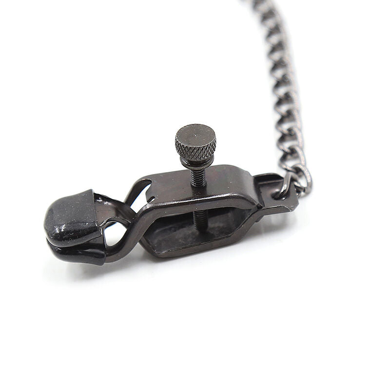 Morsetti in metallo con catena nera di OHMAMA FETISH, fetish bondage con dettagli metallici e chiusure robuste.