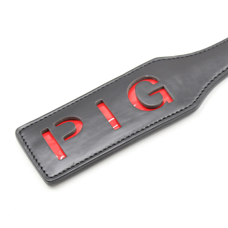 Pagaia di maiale OHMAMA FETISH, strumento in pelle con manico, usata per giochi BDSM e pratiche fetish.