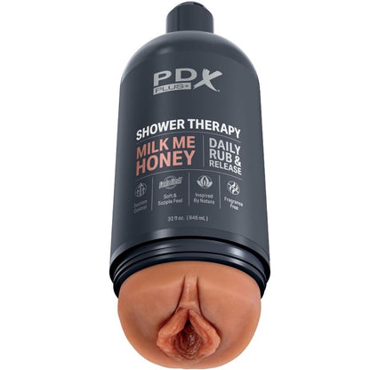 Masturbatore stroker PDX PLUS+ con design discreto a forma di bottiglia Milk Me Honey Candy Shampoo, in dettaglio.