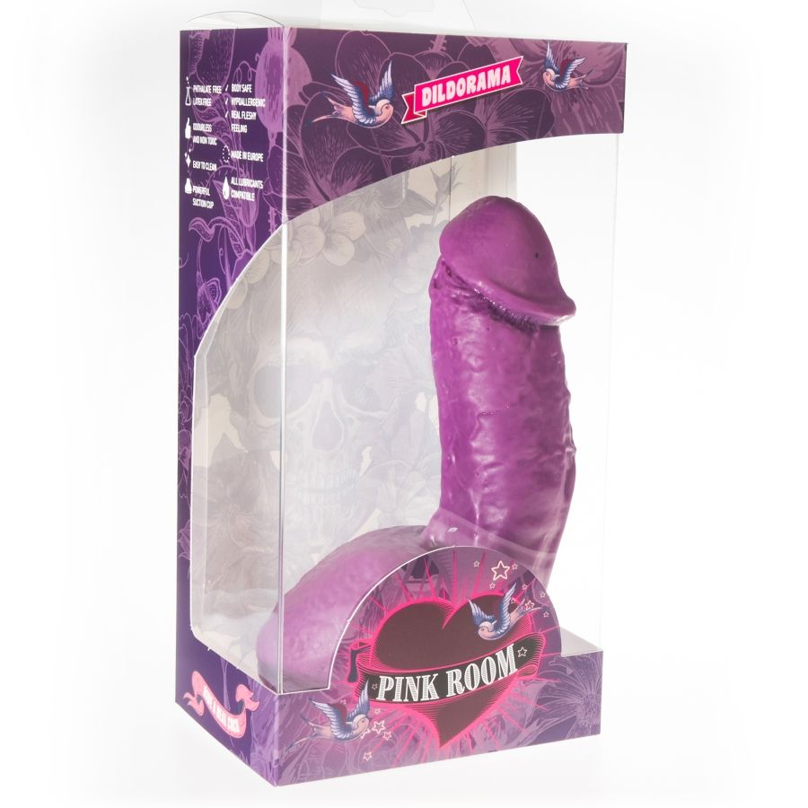Dildo realistico viola PINK ROOM Elián di 17,5 cm, dettagli realistici e design elegante, in primo piano sull'immagine.