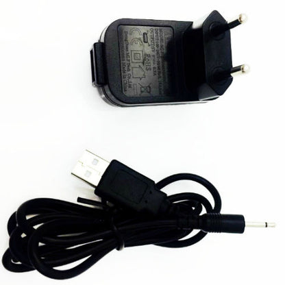 Caricatore USB con cavo Pretty Love, compatibile con dispositivi elettronici, in bianco con cavo di collegamento.