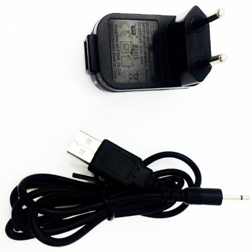 Caricatore USB Pretty Love con cavo, compatibile con vari dispositivi, design compatto e pratico per ricarica rapida.