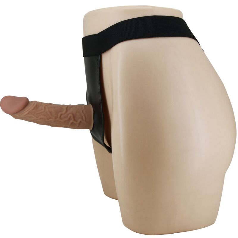 Imbracatura slip di Pretty Love con dildo incluso, in tessuto nero, dettagli regolabili e comodi per giochi di coppia.