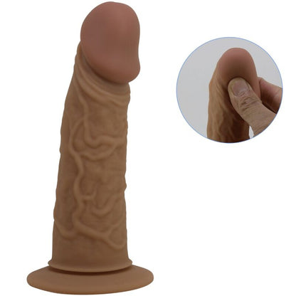 Imbracatura slip Pretty Love con dildo incluso, nera e regolabile, mostrata indossata su un modello.