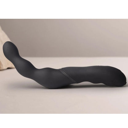 Adattatore nero per vibratore prostatico e anale ROCKS-OFF, compatibile con giocattoli sessuali, in dettaglio su sfondo neutro.