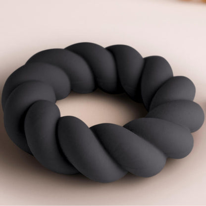Anello masturbatore Twist in silicone nero della marca ROCKS-OFF, design ergonomico e compatto per piacere personale.
