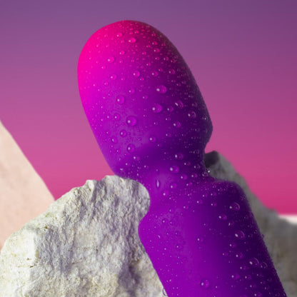 Vibratore a bacchetta mini viola ROCKS-OFF GLO-GIRL, design compatto con dettagli eleganti e colore viola.