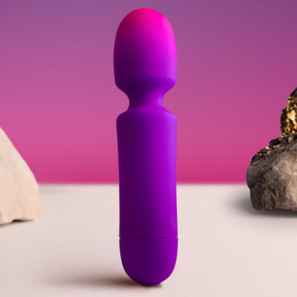 Vibratore a bacchetta mini viola ROCKS-OFF GLO-GIRL, design compatto e elegante, ideale per stimolazione mirata.