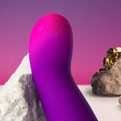 Vibratore discreto ROCKS-OFF Glow Girl Vibe di colore viola, design compatto e delicato, ideale per stimolazione personale.