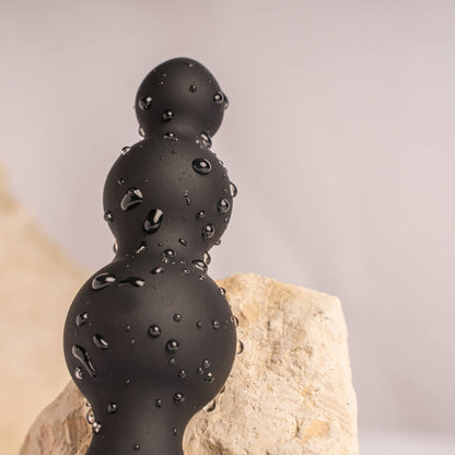 Plug anale vibratore nero ROCKS-OFF Petite Sensations Bubbles, prodotto per piacere anale, con design compatto e stimolante.