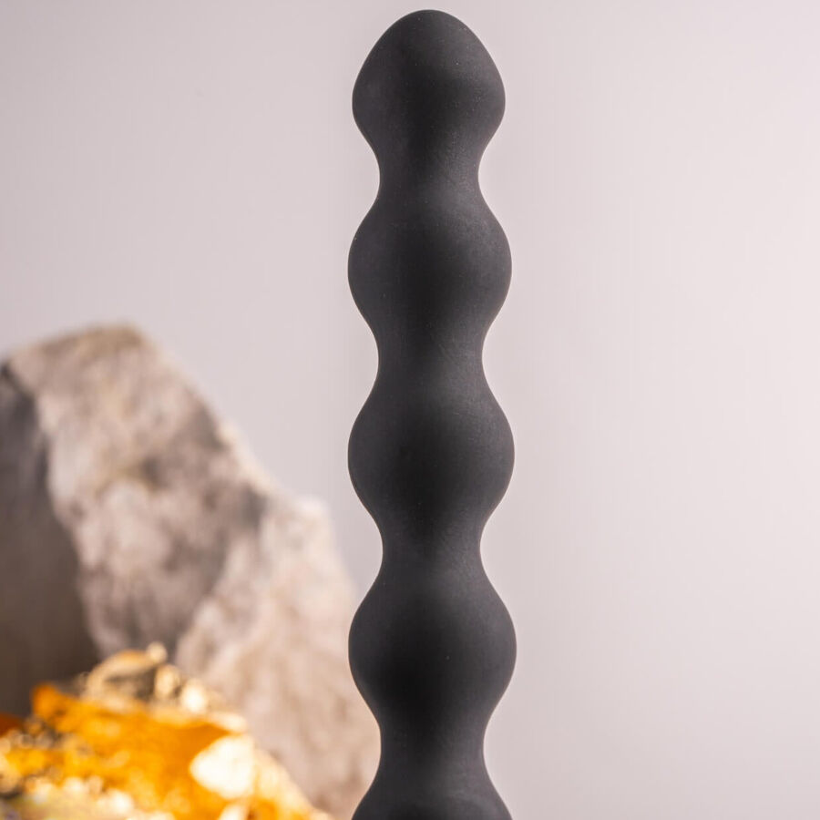 Plug anale vibratore nero ROCKS-OFF Petite Sensations Pearls, con perle decorative e design ergonomico, per piacere e stimolazione.