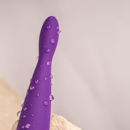 Plug anale vibratore ROCKS-OFF Petite Sensations Teazer, piccolo e viola, con superficie liscia e design ergonomico per piacere.