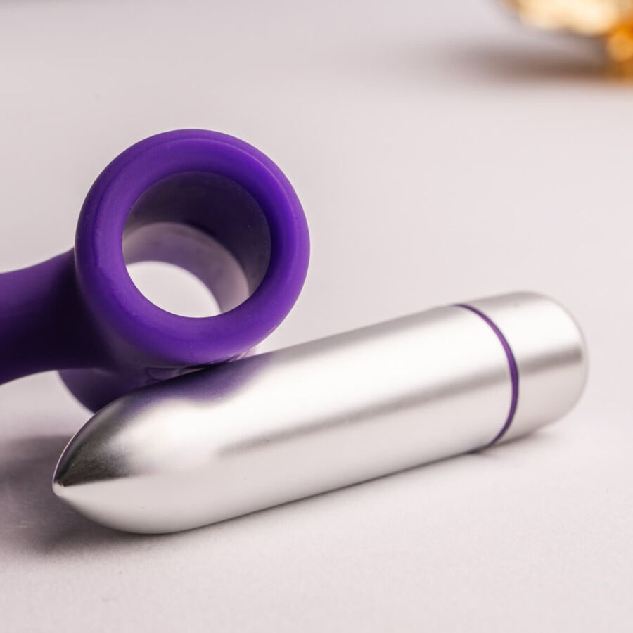 Plug anale vibratore ROCKS-OFF Petite Sensations Teazer in colore viola, con design compatto e stimolante, per piacere e relax.