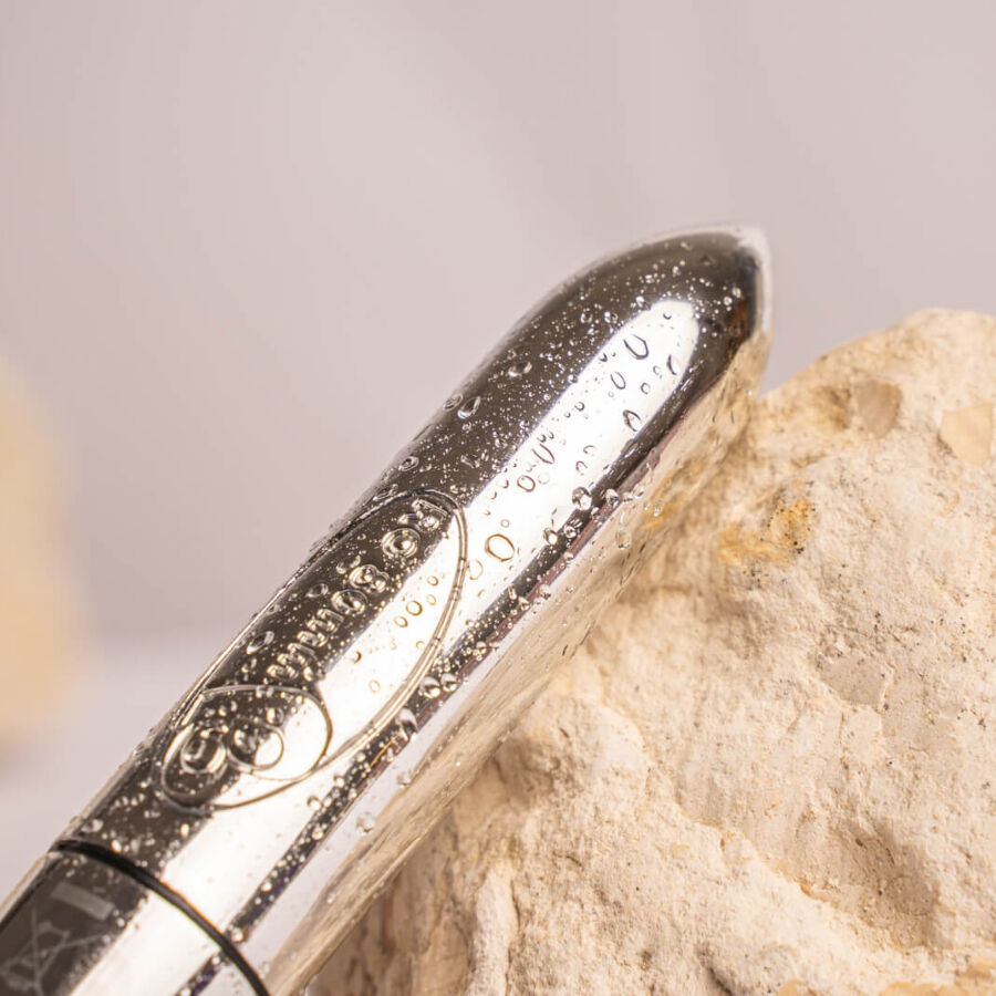 Proiettile vibrante ROCKS-OFF RO-80 in cromato argento, elegante e compatto, visibile con dettagli lucidi e design moderno