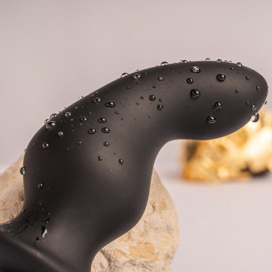 Plug anale nero ROCKS-OFF RO-ZEN con anello vibrante, design elegante e stimolante per il piacere maschile.