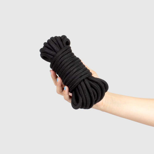 Corda BDSM nera della collezione SecretPlay Black Bondage Rope, ideale per giochi fetish e pratiche di bondage.
