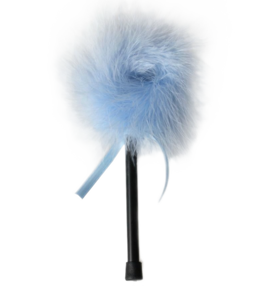 Spolverino marabou azzurro SECRETPLAY 100% Fetish, morbido e leggero, con piume di marabou azzurre, per giochi sensuali e fantasiosi.