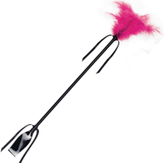 Frusta e piuma nere e fucsia SECRETPLAY per giochi di ruolo e fantasie, materiali morbidi e dettagli colorati.