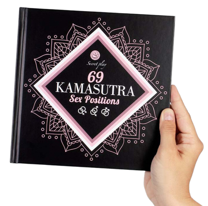 Libro delle posizioni sessuali del Kamasutra di SECRETPLAY, con illustrazioni dettagliate e copertina colorata.