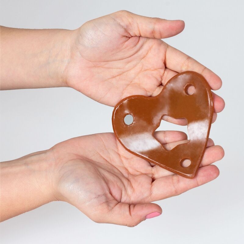 Perizoma gommosa al cioccolato di SECRET PLAY, slip sexy e sensuale in tessuto elastico e gommoso.