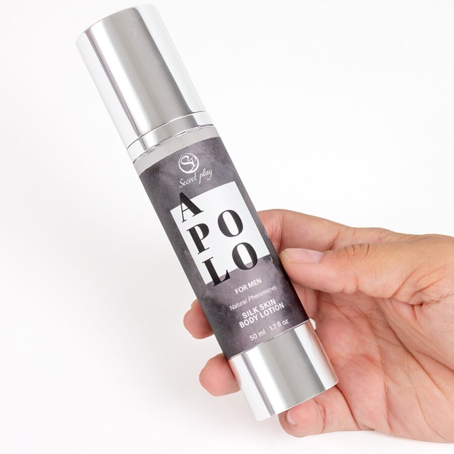 Lozione per la pelle da uomo SECRETPLAY APOLO SILK, bottiglia da 50 ml con etichetta elegante e design minimalista.