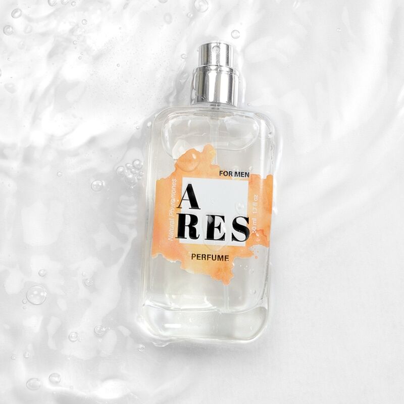 Spray di profumo naturale SECRETPLAY ARES con feromoni per uomo, flacone da 50 ml, confezione elegante e design moderno.