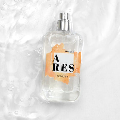 Spray di profumo naturale SECRETPLAY ARES con feromoni per uomo, flacone da 50 ml, confezione elegante e design moderno.