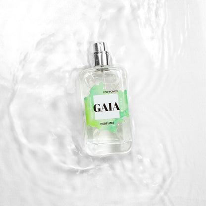 Spray per profumo naturale SECRETPLAY Gaia con feromoni per donna, 50 ml, bottiglia elegante con etichetta bianca.