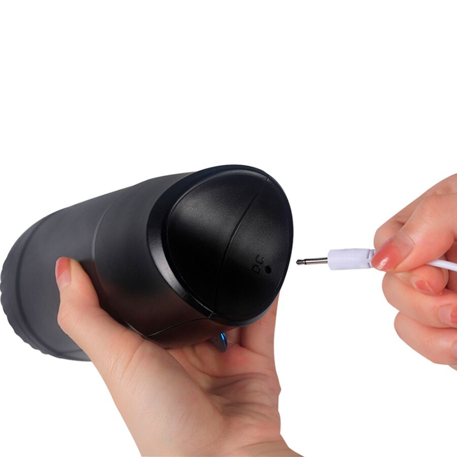 Masturbatore vaginale SHEQU Renee, morbido e squeezable con vibrazione, in custodia per uso personale e stimolante.