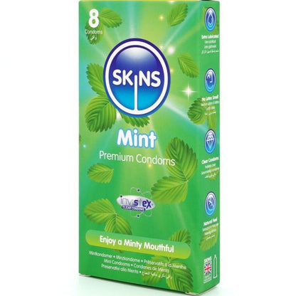 Preservativi SKINS premium alla menta, confezione da 8, con dettaglio della confezione e logo del brand.