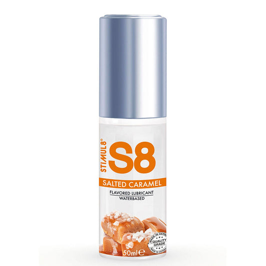 Lubrificante al caramello salato STIMUL8 S8 in flacone da 50 ml, con etichetta che mostra il prodotto e il marchio.