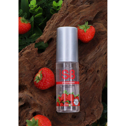 Lubrificante alla fragola STIMUL8 S8 in bottiglia da 50 ml, con etichetta e dettagli del prodotto visibili in primo piano