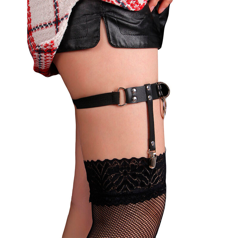 Giarrettella punk in pelle nera regolabile SUBBLIME FETISH, stile alternativa e unica, con dettagli in pelle e fibbie.