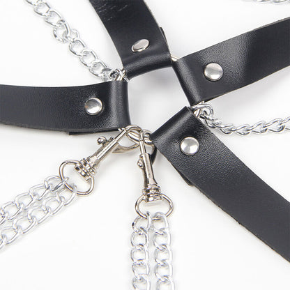 Reggiseno imbracatura SUBBLIME FETISH con catena, dettaglio metallico, taglia unica, elegante e audace, visibile in primo piano.